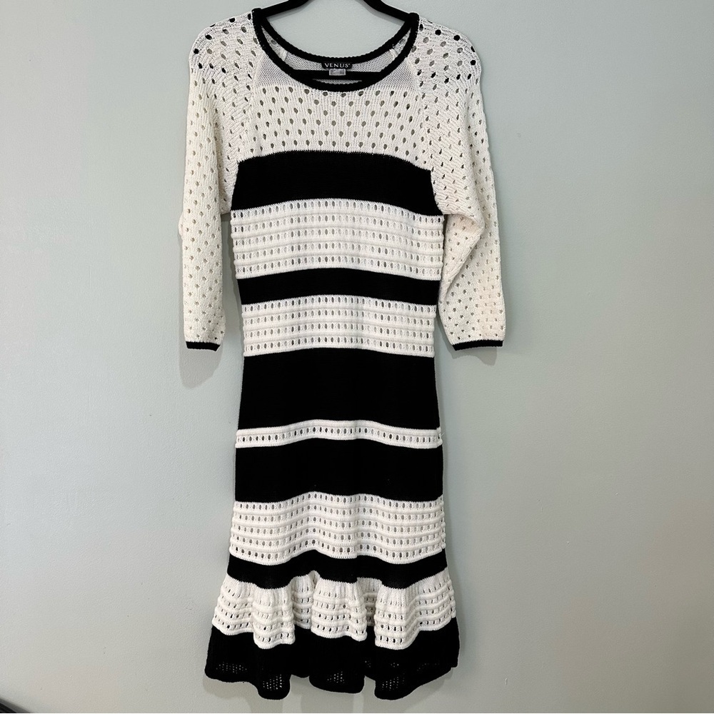 VENUS Black and White Sheath Dress 3/4 Sleeve Crew Neck Size Medium Knit